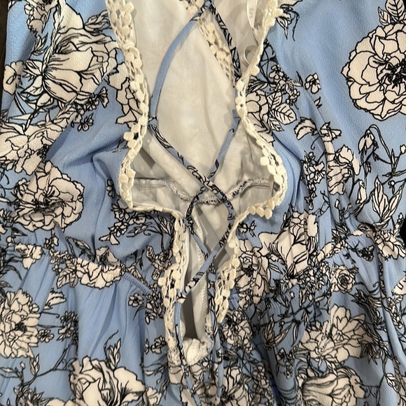 L flowery romper - Picture 3 of 4